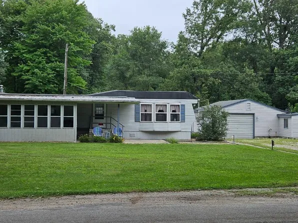 7132 Acorn Ln, Demotte, IN 46310