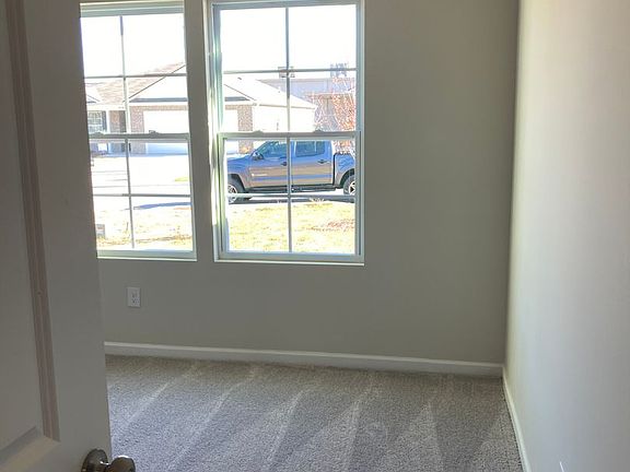 4th image of 407 Kensington Ln