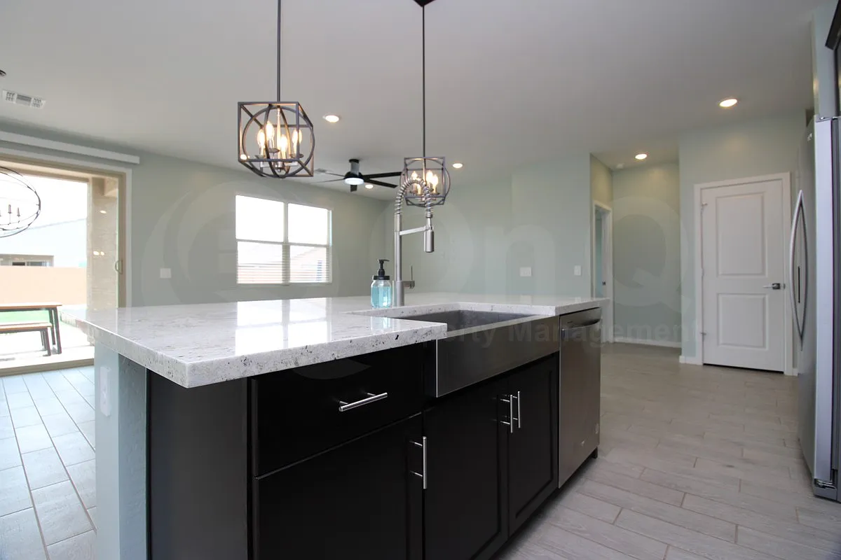 3 bed, 2.0 bath, 1527 sqft, $1,799 — Photo 3