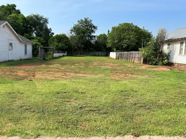 914 W 1st St #4, Elk City, OK 73644