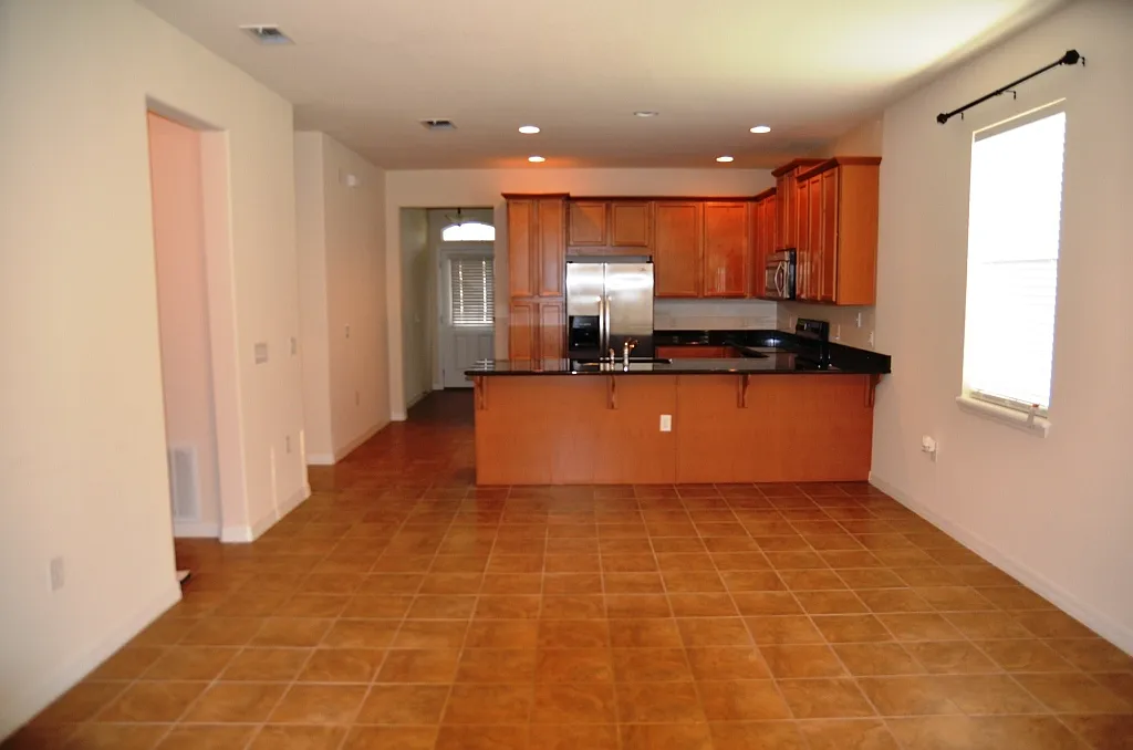 Nice 3/2 with Tile Flooring and 2-Car Garage in Azalea Cove (SE Orlando) — Photo 3