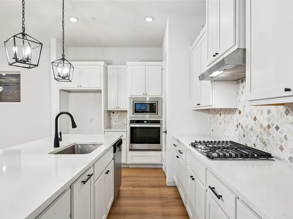 7500 Regal Ln, North Richland Hills, TX 76180