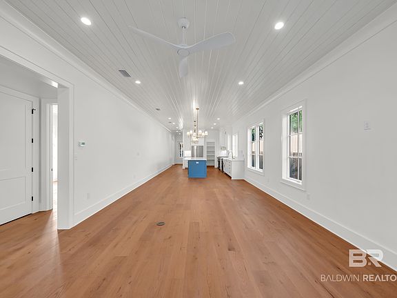 5th image of 410 Azalea St #101