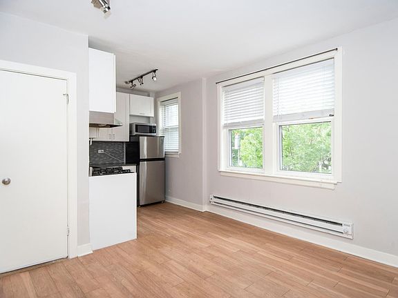 4th image of 511 W Belmont Ave #101