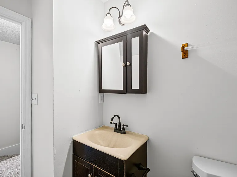 105 Greenland Ct — Photo 17