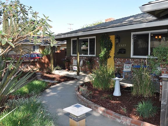 3rd image of 1329 Oakwood Dr