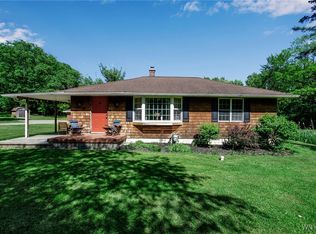 92 Mitchell Rd, East Aurora, NY 14052