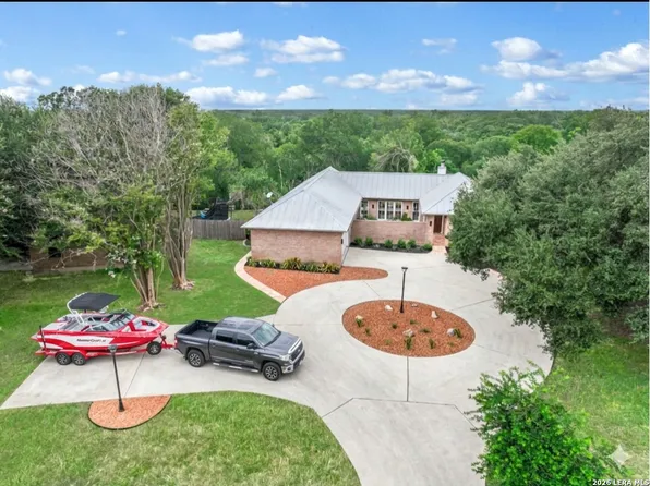 352 Ridge Crest, Seguin, TX 78155