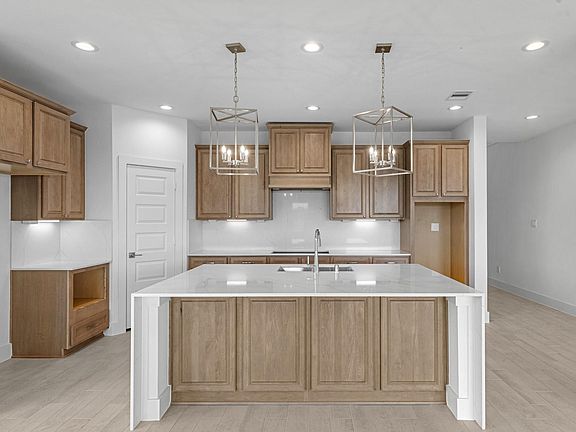 2nd image of 3406 Everglade Ln