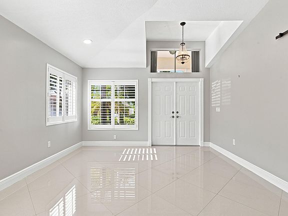 5th image of 13513 NW 7TH Street