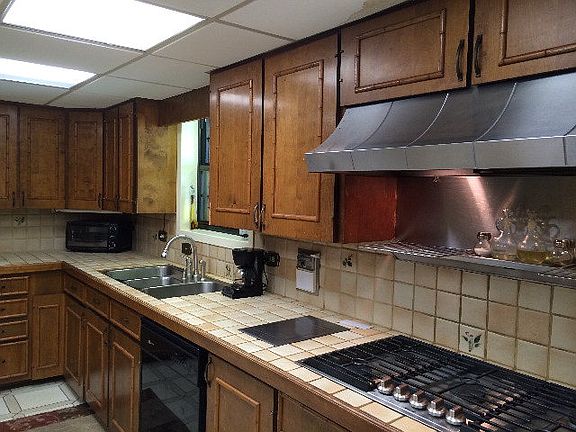 3rd image of 902 Barrilleaux St