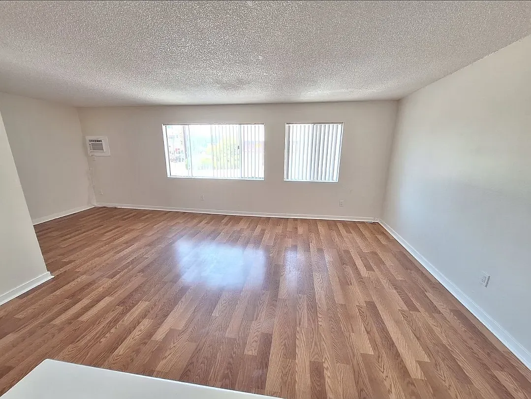 6815 Kelvin Ave. — Photo 4