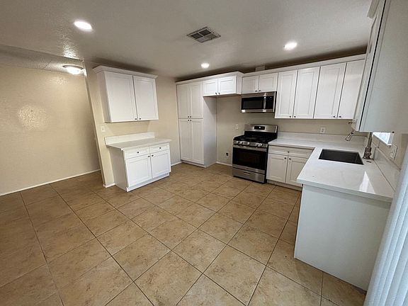 4th image of 1011 Minerva Ct