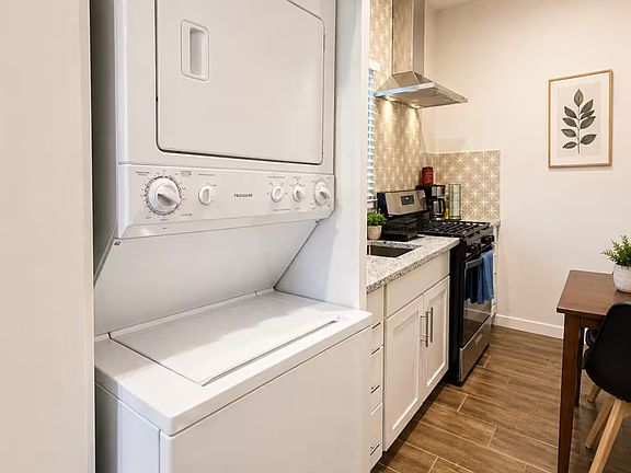 3rd image of 3823 Fort Blvd #2
