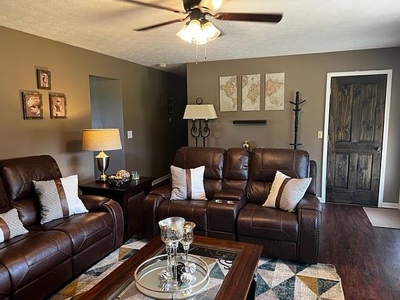3rd image of 2600 Raceview Dr