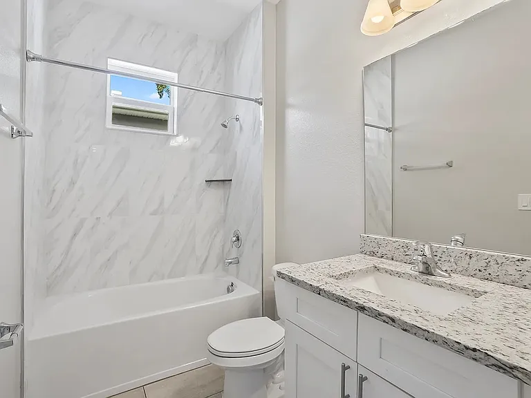 2924 W Chestnut St — Photo 3