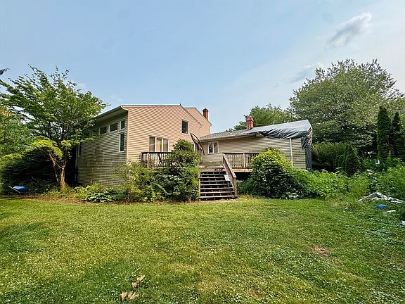 3rd image of 11 Robert Dr