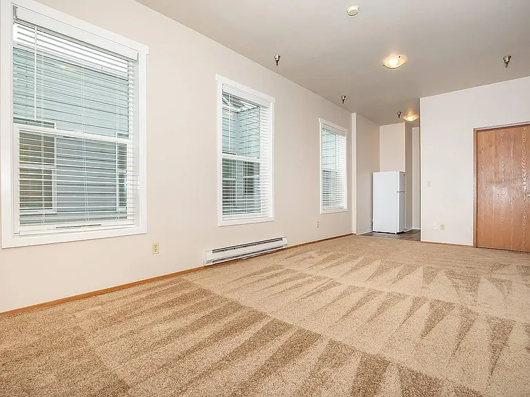 100 on 6th *Limited Time Concession: Now Offering 1 Months Free Rent* — Photo 12
