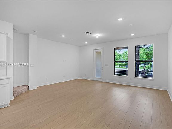 4th image of 8353 NW 7th Pl