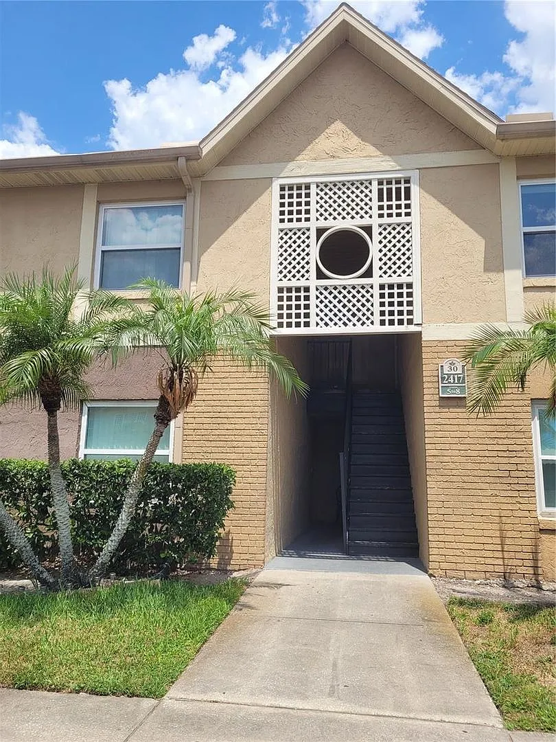 Hawthorne Village Condo- Unit 6 — Photo 1