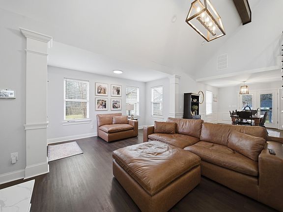 5th image of 205 Mansfield Cir