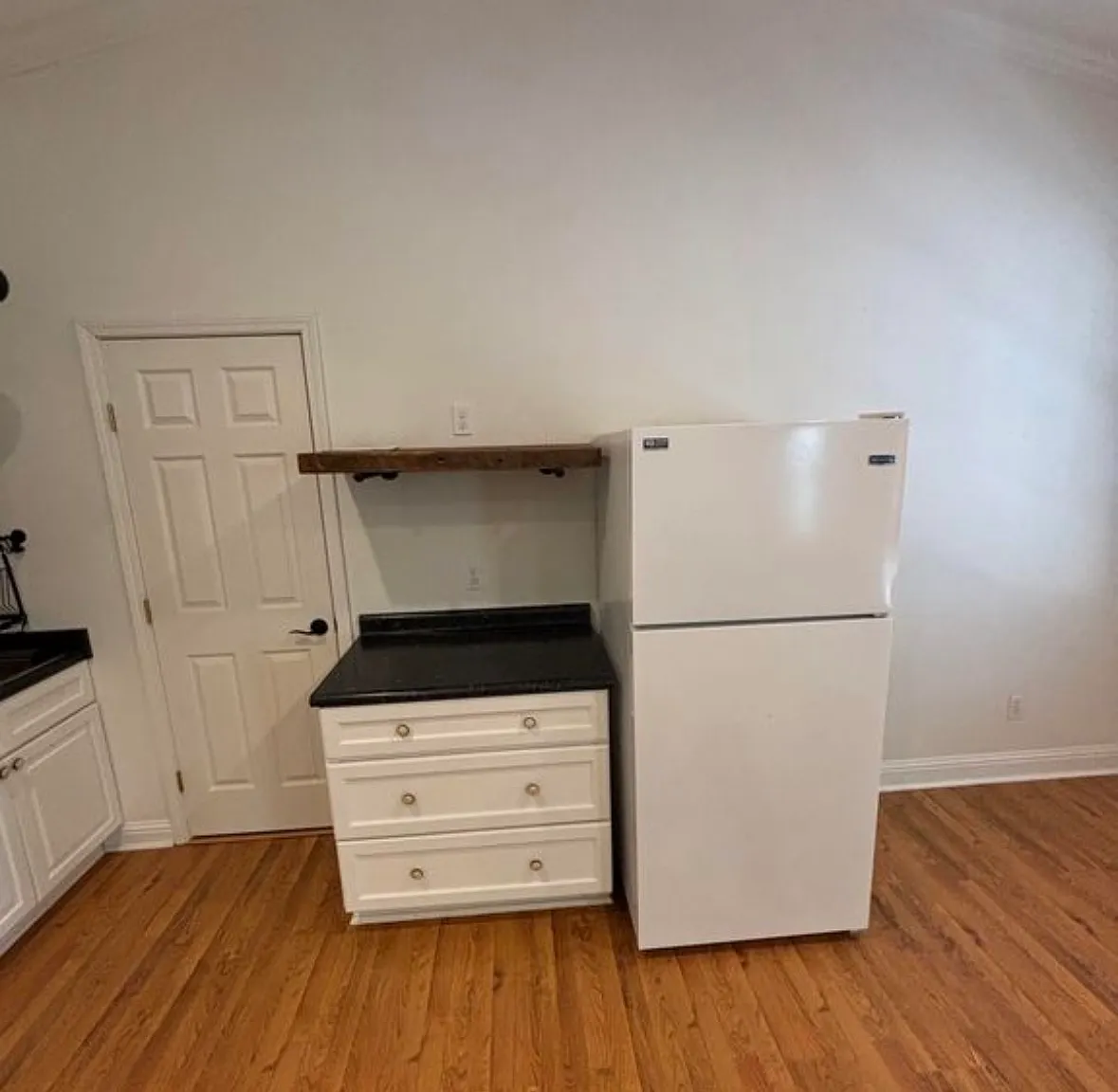 1 bed, 890 sqft, $1,000 — Photo 2