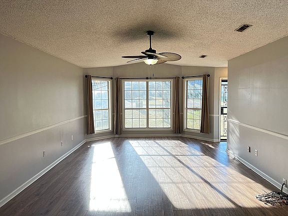5th image of 2309 Creekwood Dr
