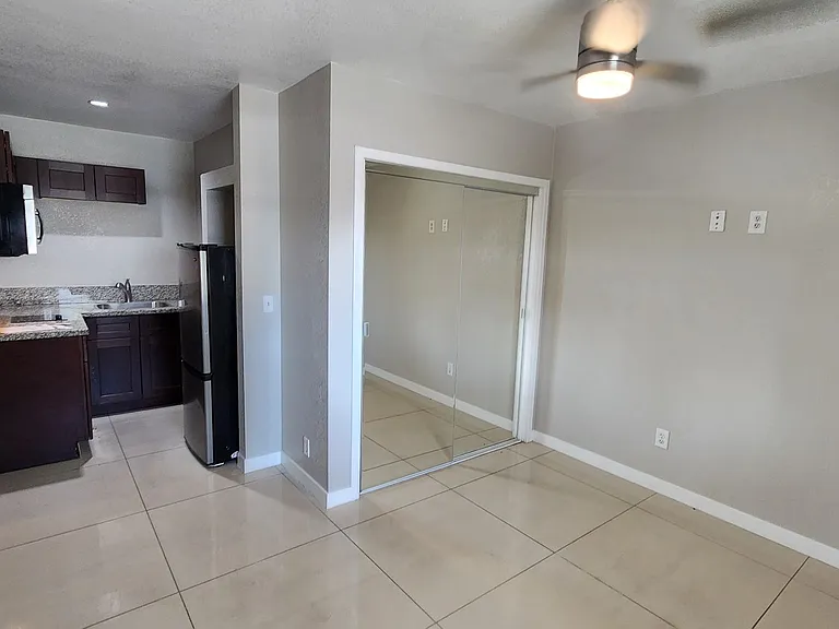 1401 E Carson Ave #13 — Photo 3