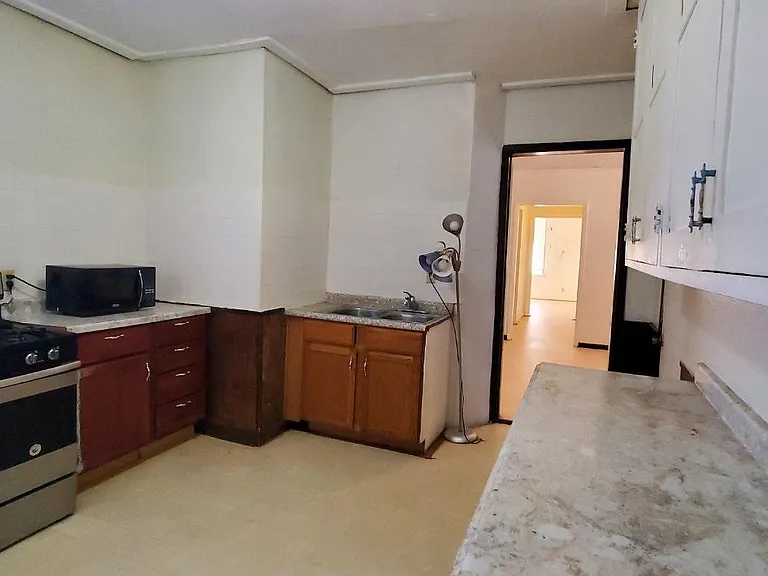 1169 Reaney Ave — Photo 9