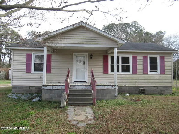 989 Crisp Sandpit Road, Pinetops, NC 27864