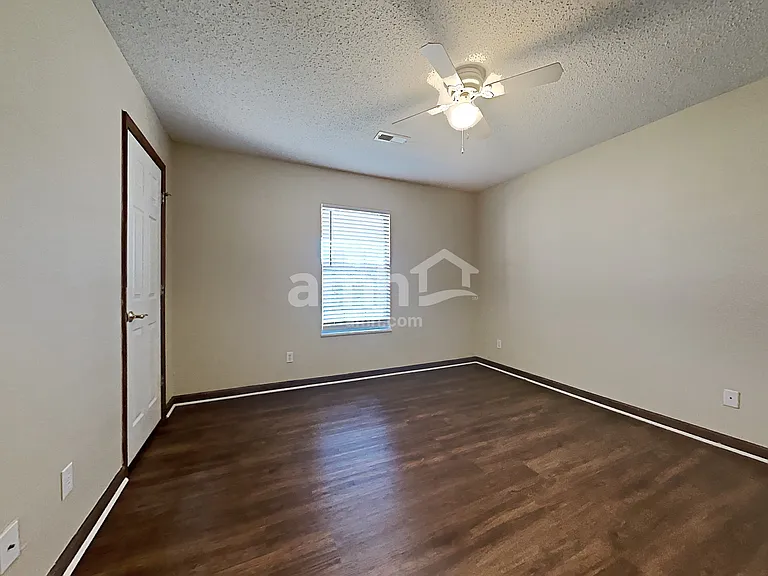 2303 Sir Edward Ln — Photo 17