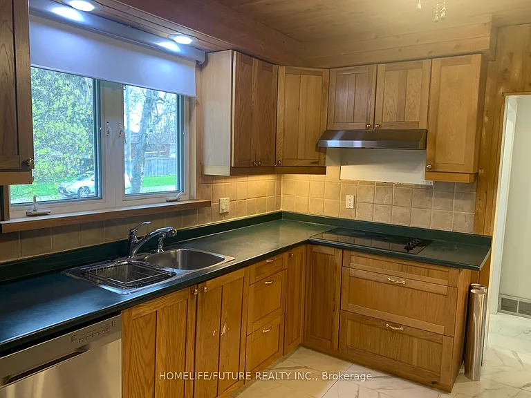 316 Walmer Rd — Photo 15