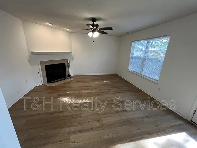 14952 Oak Rd — Photo 2