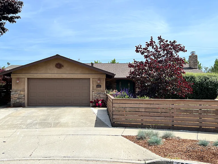 5072 Hawley Ct — Photo 2