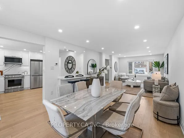 217 Hampton Ct, Newmarket, ON L3Y 6J5