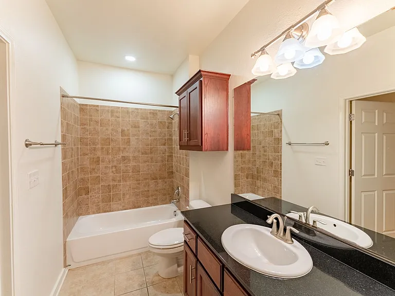 910 W 25th St #504 — Photo 17
