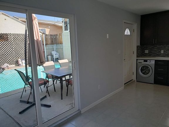 4th image of 2840 Manhattan Ave #A
