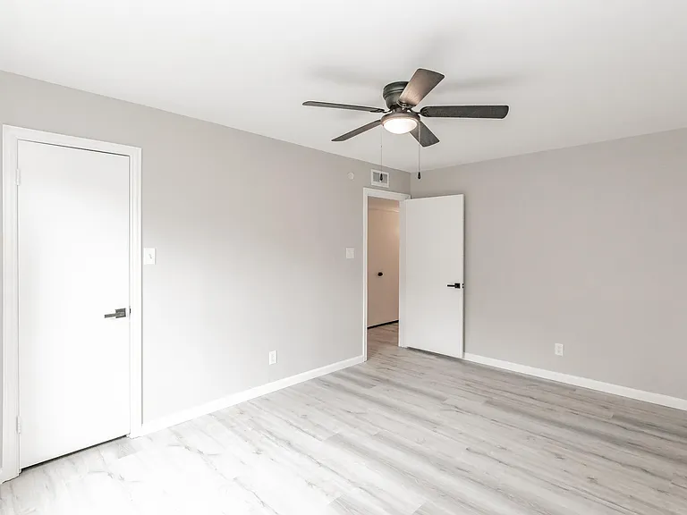 4015 Crown Shore Dr — Photo 35