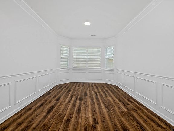 5th image of 1069 Pennington Dr