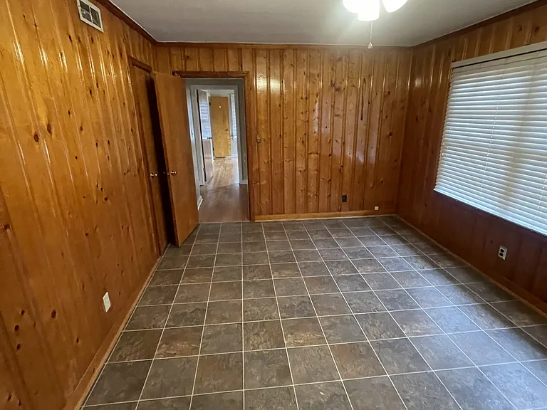 1430 Beaumont Dr — Photo 3