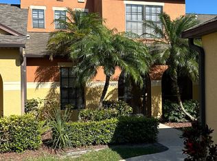 910 Luminary Cir, Melbourne, FL 32901