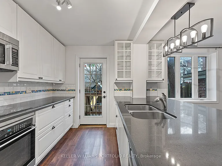 40 Scarboro Cres — Photo 17