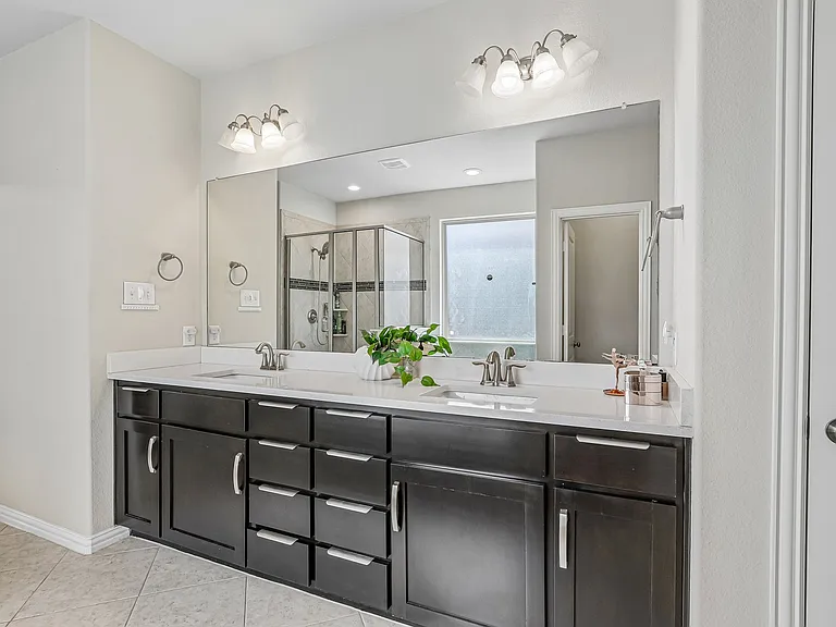 1828 Houghton Dr — Photo 17