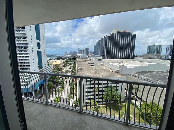 5th image of 1750 N Bayshore Dr APT 1512