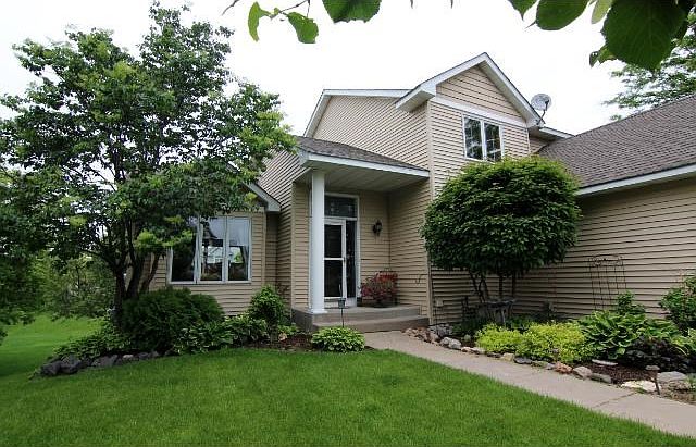 This 5 bedroom 4 bath home is meticulously manicured inside and out.  Located in Prior Lake Savage school district and within Jeffers Pond Elementary busing boundaries, this peaceful neighborhood is a gem.