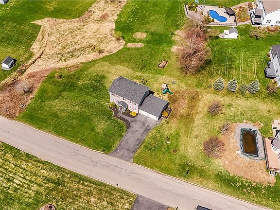 3rd image of 114 Overlook Ln