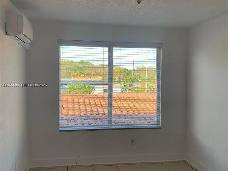 712 SW 56th Ave #8B — Photo 2