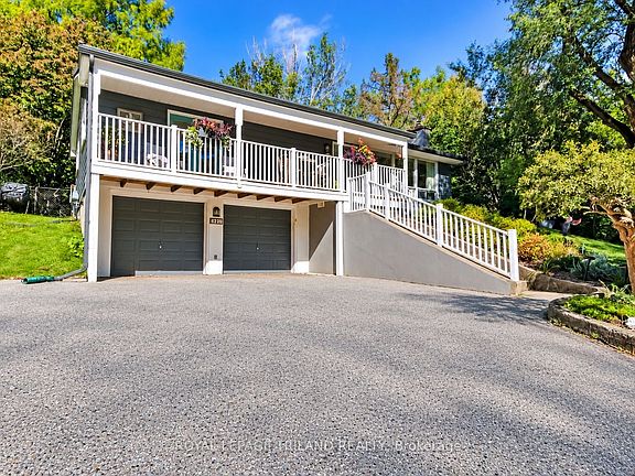 3rd image of 245 Currie Blvd