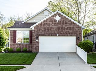 1041 Lincoln Park East Dr, Greenwood, IN 46142