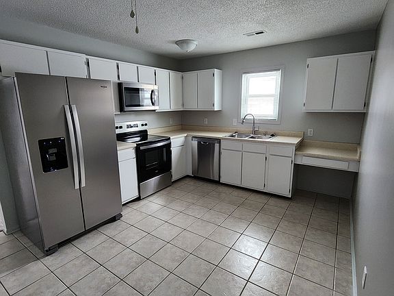 KITCHEN WITH BREAKFAST NOOK AREA FOR SMALL TABLE